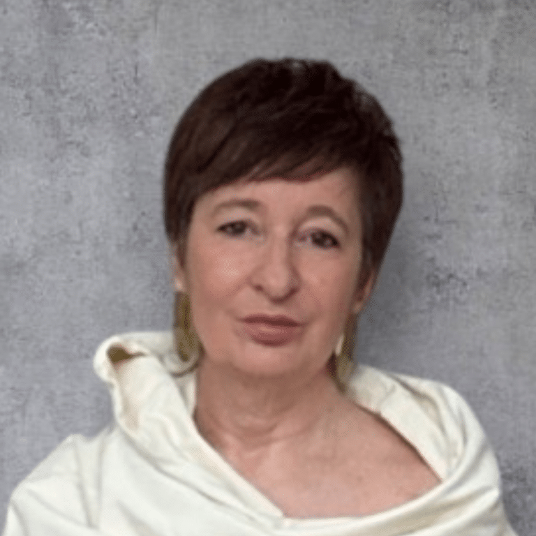 Suzanne Lugthart Headshot Full Colour Insight Platforms 768x768